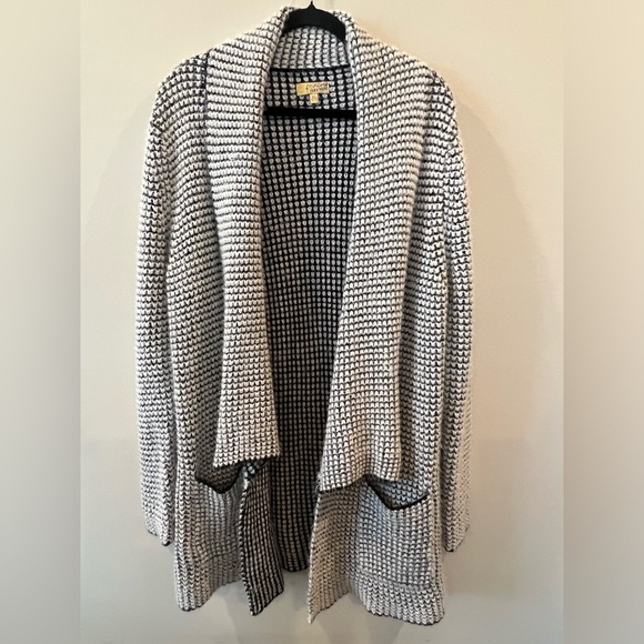 princess vera wang Sweaters - Princess Vera Wang Cardigan Women XL Black White Open Front Fuzzy Metallic Layer